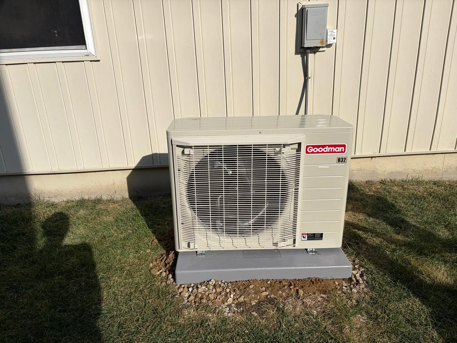 Goodman R32 side-discharge condenser unit installation